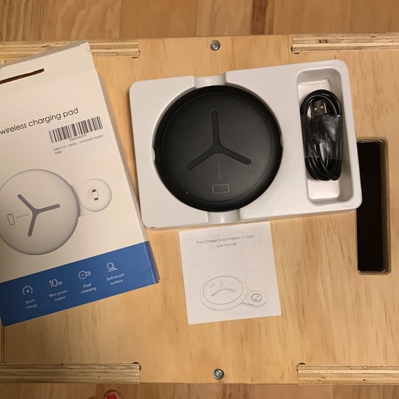 Dual wireless charging pad for iPhone and Apple Watch ⌚️ - Picture 3 of 3